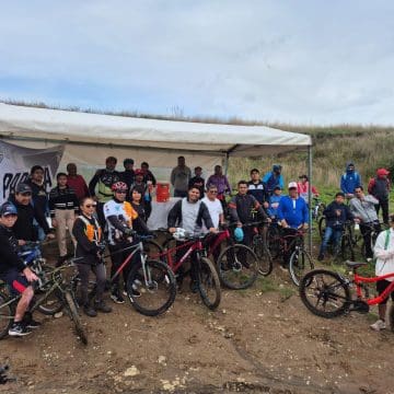 Omar Muñoz participa en rodada ciclista por el Día del Padre en Cuautlancingo