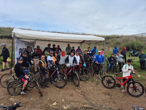 Omar Muñoz participa en rodada ciclista por el Día del Padre en Cuautlancingo