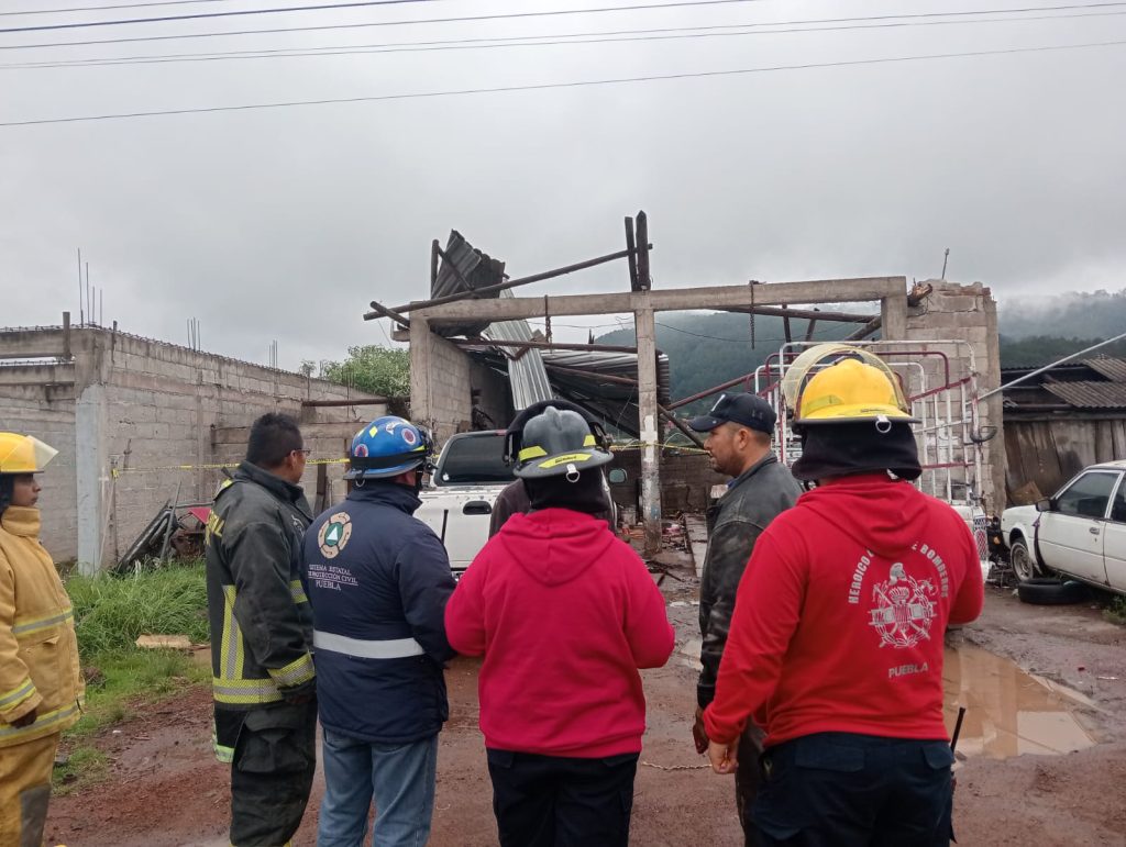 Gobierno de Puebla atiende de forma inmediata a afectados por tornado en Chignahuapan 2 WhatsApp Image 2025 06 15 at 7.08.25 PM