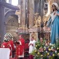 Oraciones por la paz y las víctimas de la violencia en México durante misa en la Catedral de Puebla