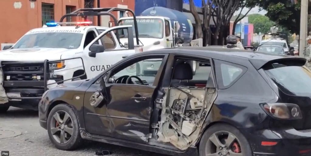 Patrulla de la Guardia Nacional choca tras pasarse el alto en Puebla