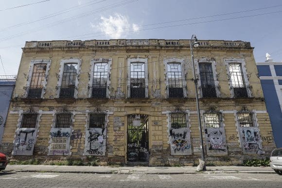 Más de mil casas en el Centro Histórico de Puebla estarían abandonadas; Ayuntamiento prepara plan de rescate