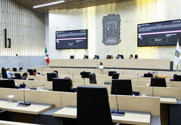 Congreso de Puebla aprueba eliminación de “pensiones doradas”