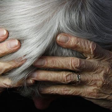 Uno de cada seis adultos mayores sufre maltrato en el mundo: OMS