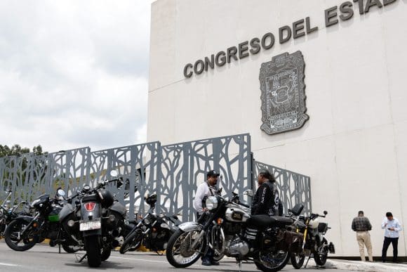 Motociclistas de Puebla exigen al Congreso rechazar la “Ley Chaleco”