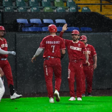 El Águila de Veracruz aseguró la serie ante los Pericos en el Hermanos Serdán