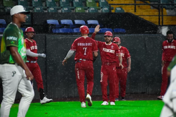 El Águila de Veracruz aseguró la serie ante los Pericos en el Hermanos Serdán