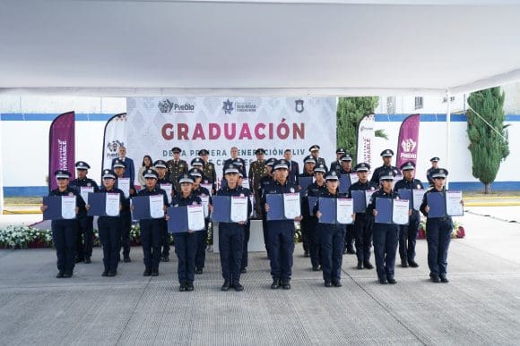 Se gradúan 24 nuevos policías en Puebla; 46% son mujeres