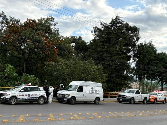 Tragedia en Puebla: Hombre se suicida en puente cercano a la Preparatoria Alfonso Calderón