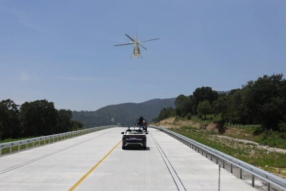 Refuerzan vigilancia en carreteras de Puebla con patrullajes aéreos y terrestres