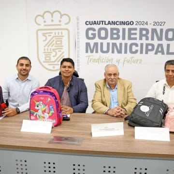 Cuautlancingo apoya el regreso a clases con la entrega de 11 mil kits escolares