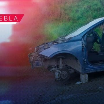 Abandonan y desvalijan vehículo en barranca de La Resurrección