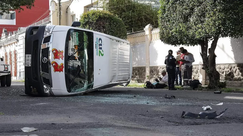 Accidente entre Ruta S3 y camioneta en Barrio de Santiago deja cuatro heridos 1 Accidente entre Ruta S3 y camioneta en Barrio de Santiago deja cuatro heridos