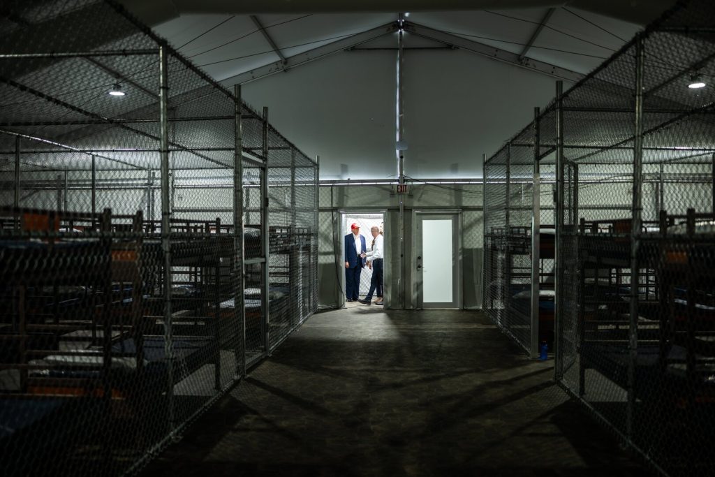 Alligator Alcatraz Trump inaugura nueva prision para migrantes rodeada de caimanes 3