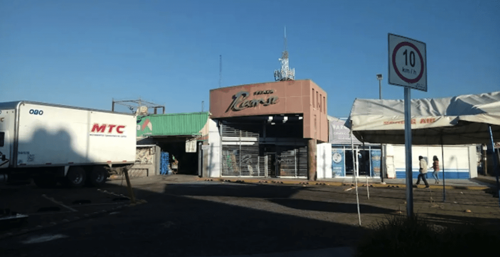 Asaltan negocio en Plaza Ramse; se llevan más de 40 celulares y dinero en efectivo