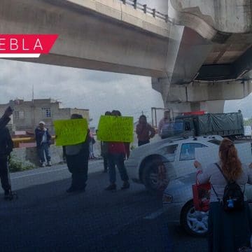 Bloqueo en Autopista México-Puebla: Manifestantes exigen reactivación de hemodiálisis en Hospital General del Norte