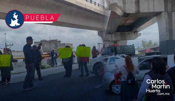 Bloqueo en Autopista México-Puebla: Manifestantes exigen reactivación de hemodiálisis en Hospital General del Norte