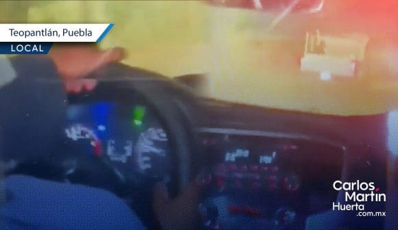 Captan a policías de Teopantlán ebrios y escuchando narcocorridos en patrulla nueva