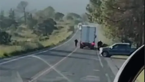Captan robo de dos tráileres en la carretera federal Azumbilla-El Seco 1 Captan robo de dos tráileres en la carretera federal Azumbilla-El Seco