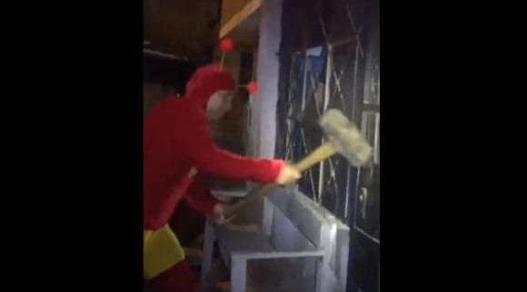 Policía con disfraz de “El Chapulín Colorado” desarticula banda de narcotráfico en Perú