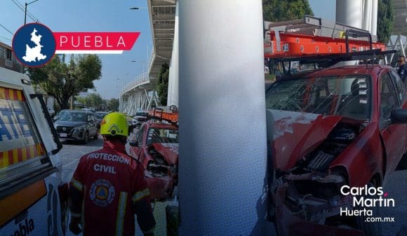 Choque contra pilar de ciclovía en Bulevar Hermanos Serdán deja un lesionado grave