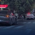 Conductor con problemas cardíacos choca contra semáforo en la 25 Oriente de Puebla