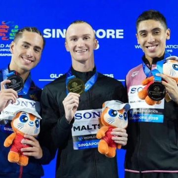 Diego Villalobos, nadador artístico, logra bronce en Singapur