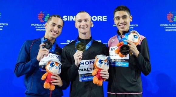 Diego Villalobos, nadador artístico, logra bronce en Singapur