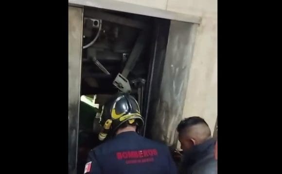 Cae elevador  del Tribunal Federal de Conciliación y Arbitraje de CDMX