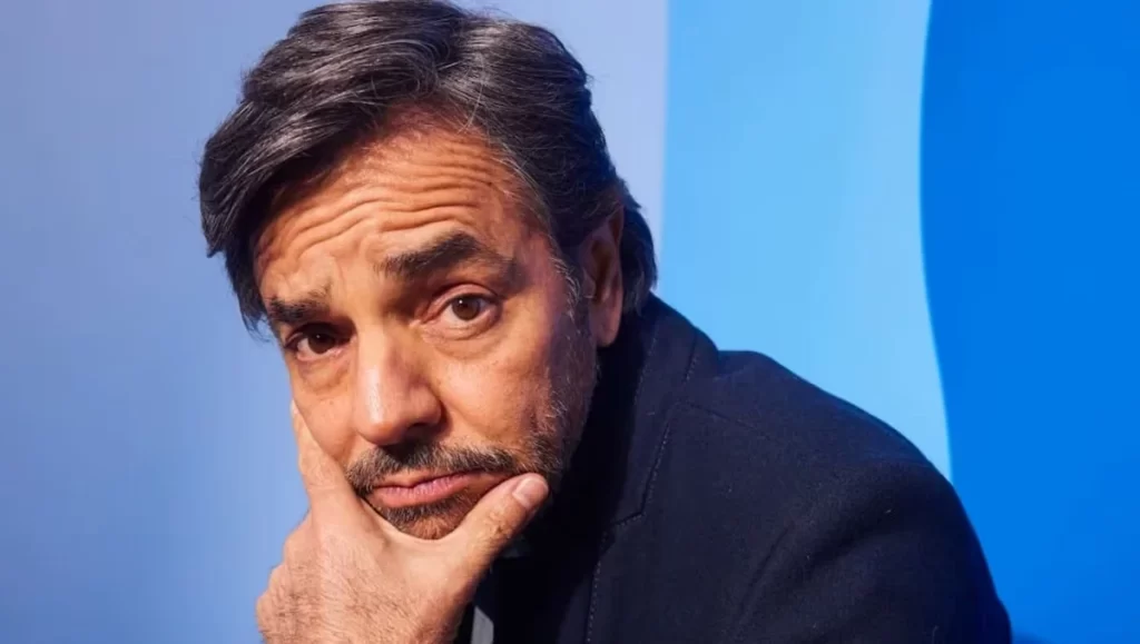 Eugenio Derbez es "detenido" en un aeropuerto de EE.UU. por su peculiar peinado