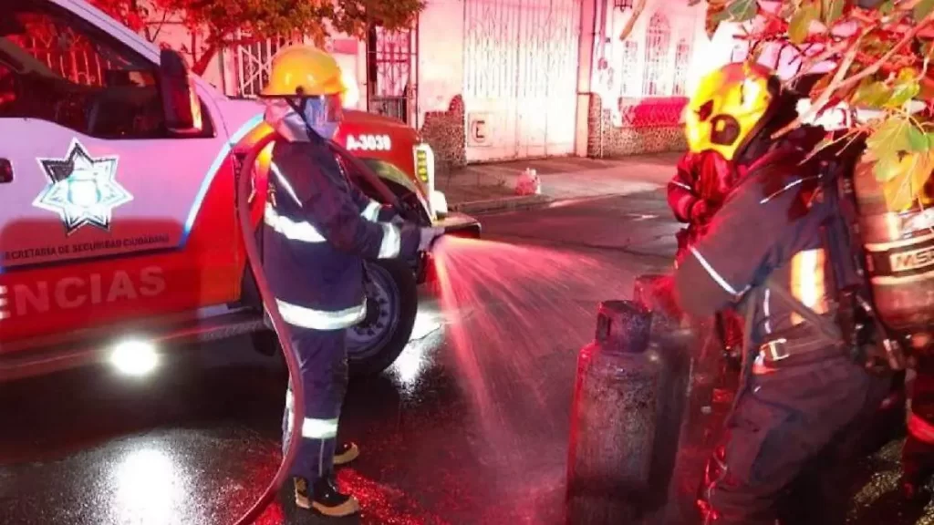 Evacuan a 17 personas en colonia El Carmen por fuga de gas 3