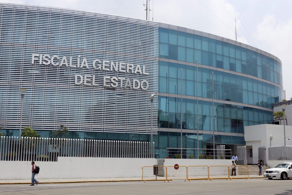 FGE inicia investigación contra pareja que golpeo brutalmente a un lomito en Zacatlán 2 FGE inicia investigacion contra pareja que golpeo brutalmente a un lomito en Zacatlan 3