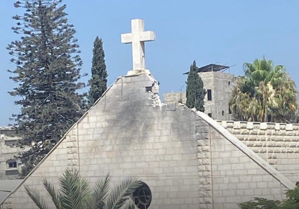 Fallecen tres personas tras ataque de Israel a iglesia catolica de Gaza 3