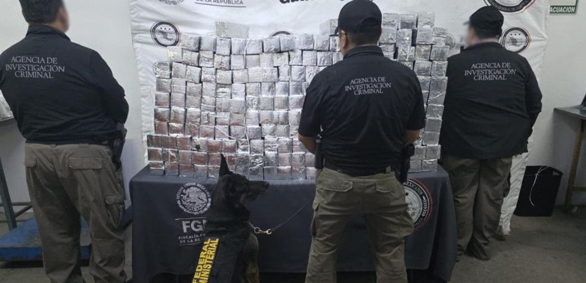 Aseguran 880 mil litros de huachicol en Tabasco y 480 kg de metanfetamina en Jalisco