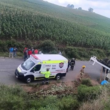 Tragedia en Chalchicomula: Hombre muere tras volcadura de camioneta en carretera a Ciudad Serdán