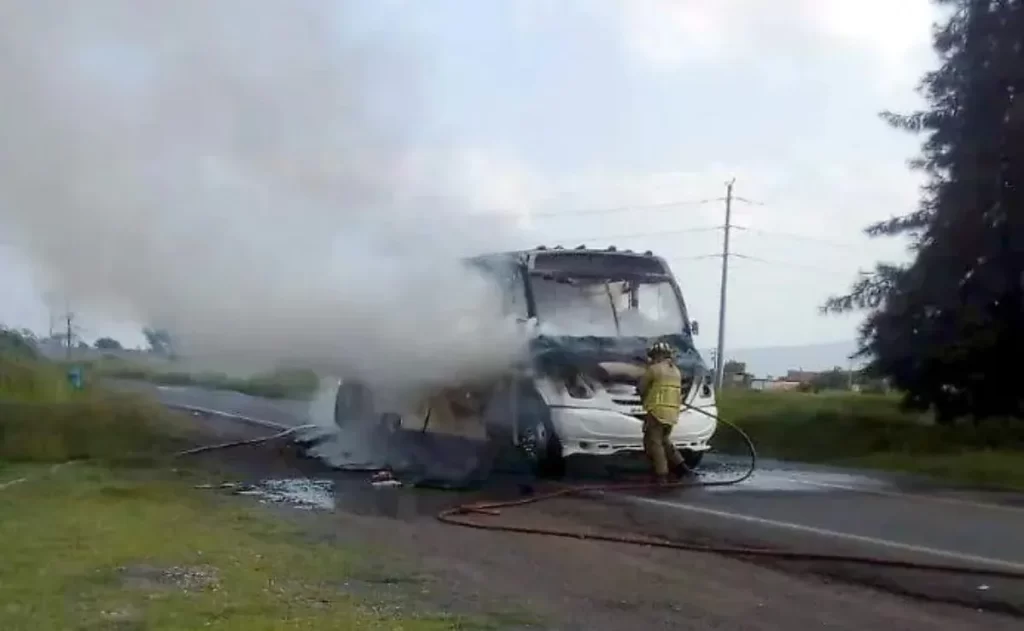 Indignación en Salamanca: Comando armado incendia transporte público de Guanajuato 2 Indignacion en Salamanca Comando armado incendia transporte publico de Guanajuato 2