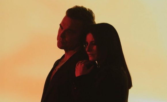 Laura Pausini y Robbie Williams actuarán en la final del Mundial de Clubes