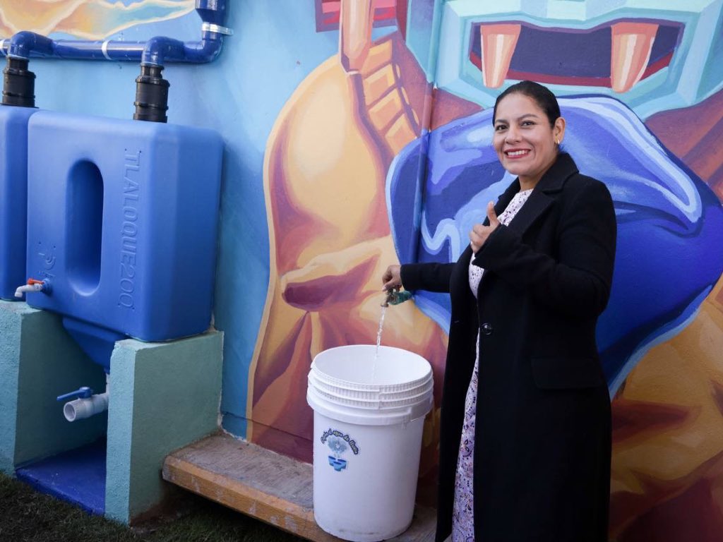 Lupita Cuautle entrega sistema de captación pluvial a primaria en San Andrés Cholula 2 Lupita Cuautle entrega sistema de captacion pluvial a primaria en San Andres Cholula 3