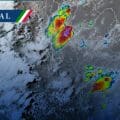 Monzón mexicano y onda tropical 10 azotan gran parte del país