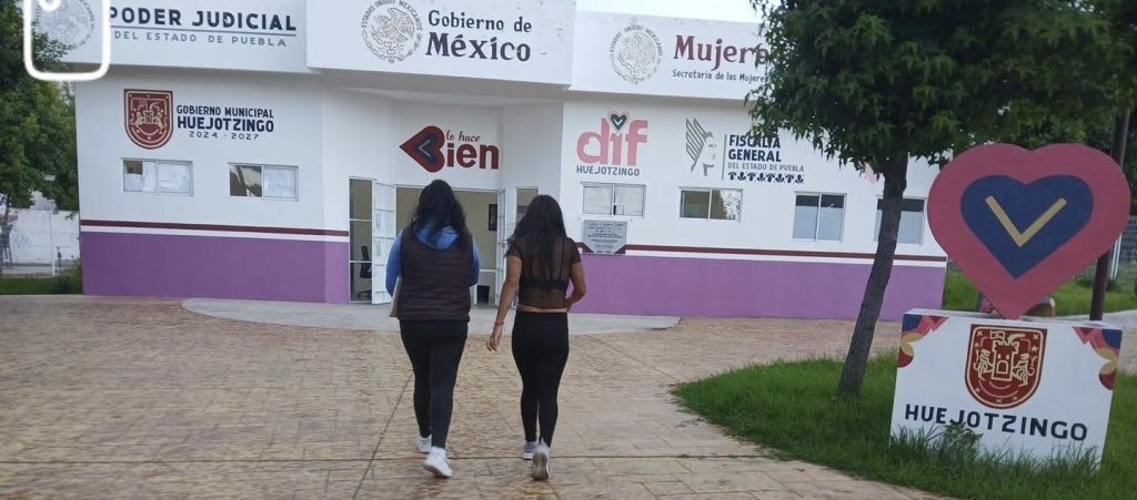Mujer es agredida por su pareja en transporte público de Huejotzingo 2 Mujer es agredida por su pareja en transporte publico de Huejotzingo 2