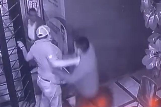 Presuntos agentes de la FGE amenazan a empleados de bar en Texmelucan para evitar pago de cuenta 2 Presuntos agentes de la FGE amenazan a empleados de bar en Texmelucan para evitar pago de cuenta 3