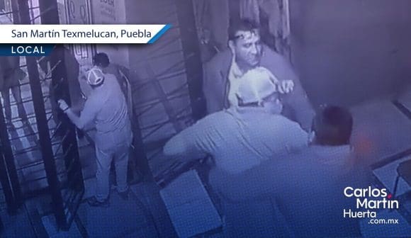 Presuntos agentes de la FGE amenazan a empleados de bar en Texmelucan para evitar pago de cuenta