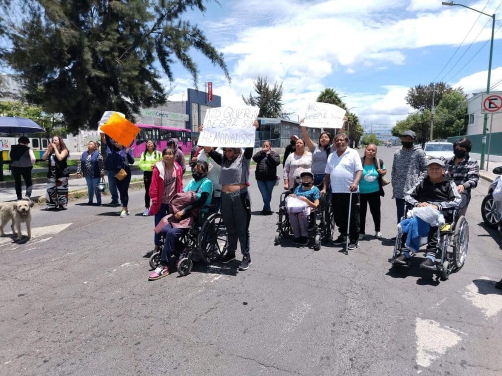 Puebla reactiva servicios de hemodiálisis tras protestas masivas