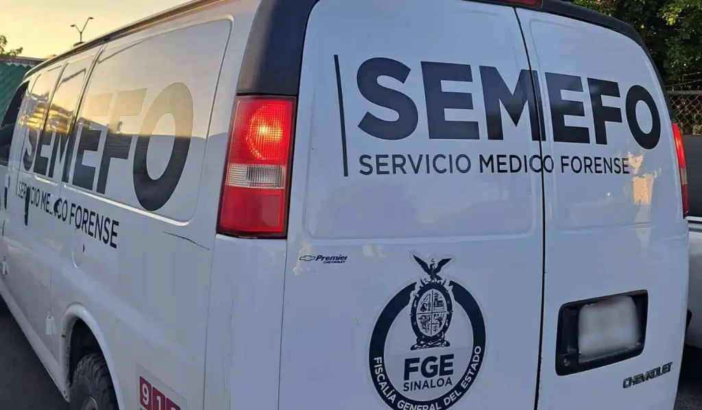 riña a golpes entre empleadas de funerarias por el traslado de un cuerpo frente al SEMEFO Puebla