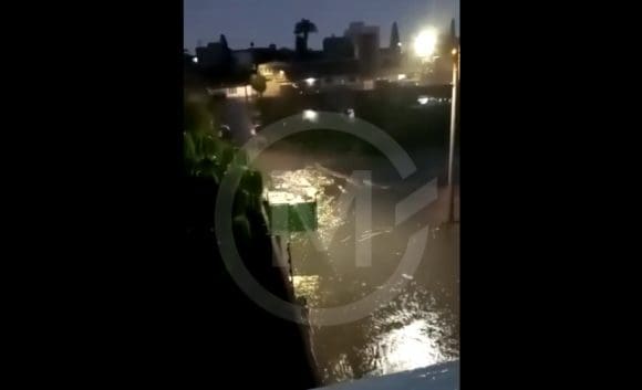 Río Zapatero se desborda; inundaciones afectan colonias y vialidades