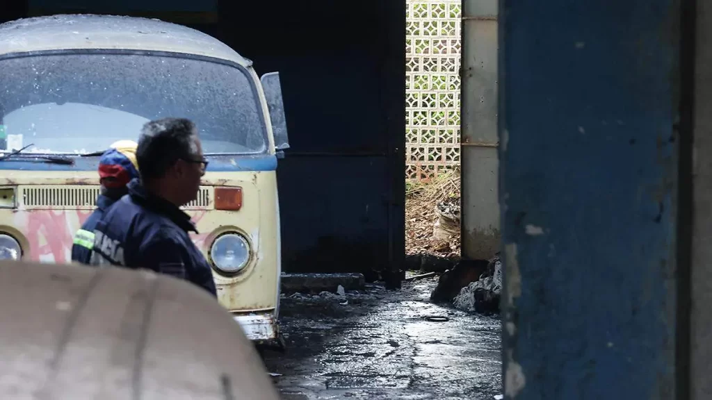 Se incendia bodega abandonada en La Paz por fogata de indigente 1 Se incendia bodega abandonada en La Paz por fogata de indigente