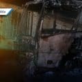 Se incendia microbús afuera de vivienda en Tlachichuca
