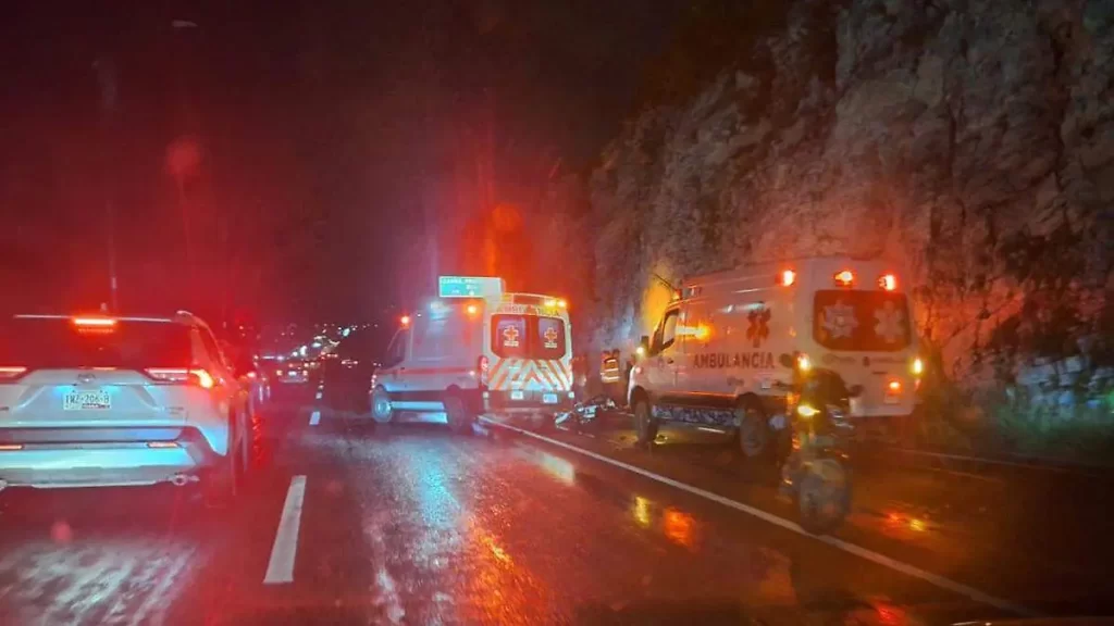 Trágico choque entre motociclistas en Periférico Ecológico deja un muerto y un herido