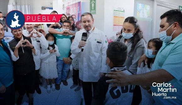 Tras un exitoso trasplante en el Hospital para la Niñez Poblana, Juan Diego regresa a casa