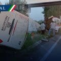 Vuelca transporte de personal en la carretera Tlaxcala-Texmelucan; hay 5 heridos